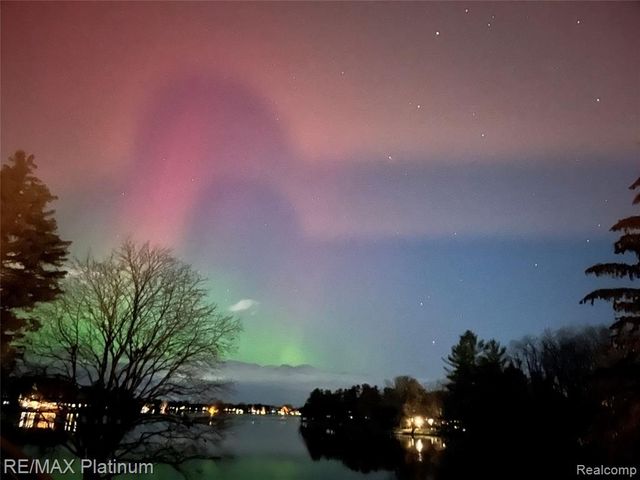 2863 Walmsley Circle Drive, Lake Orion, MI 48360