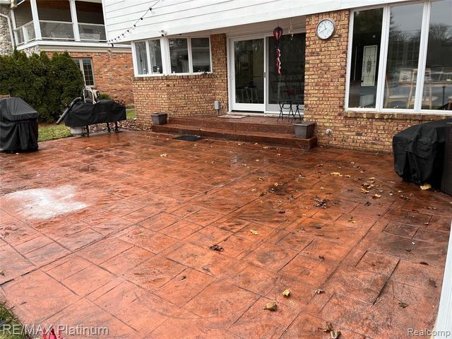 2863 Walmsley Circle Drive, Lake Orion, MI 48360