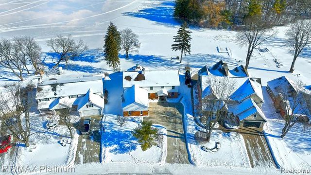 2863 Walmsley Circle Drive, Lake Orion, MI 48360