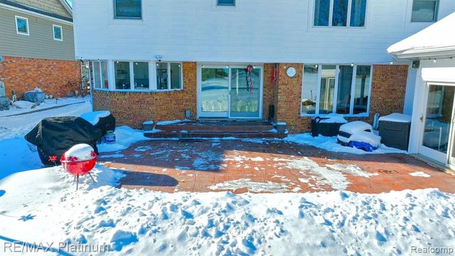 2863 Walmsley Circle Drive, Lake Orion, MI 48360