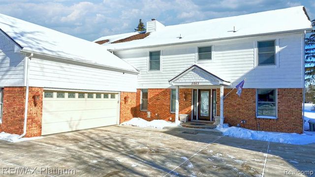 2863 Walmsley Circle Drive, Lake Orion, MI 48360