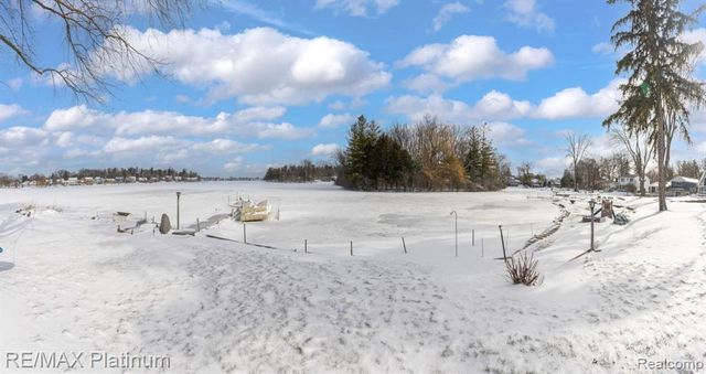 2863 Walmsley Circle Drive, Lake Orion, MI 48360