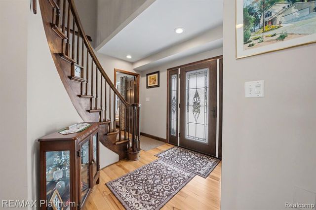 2863 Walmsley Circle Drive, Lake Orion, MI 48360