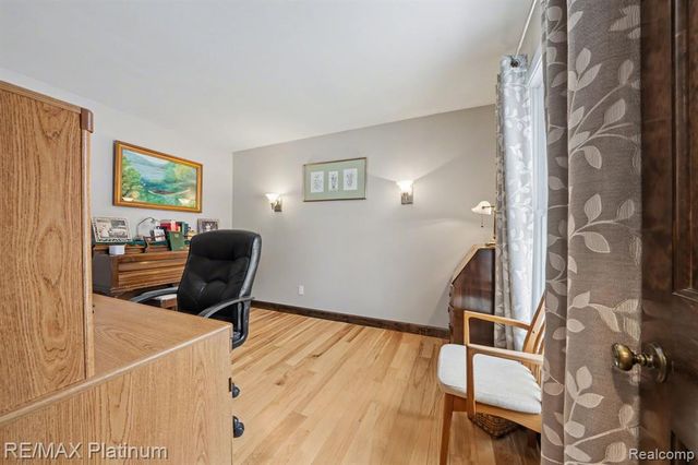 2863 Walmsley Circle Drive, Lake Orion, MI 48360