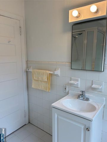 1 Club 3, Montclair, NJ 07042