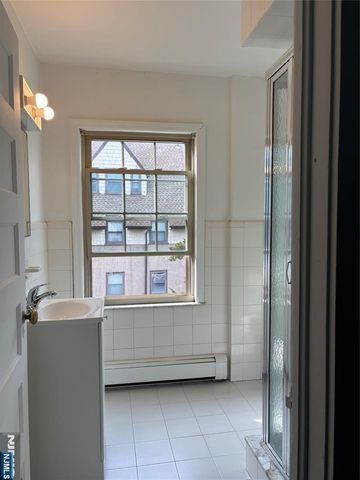 1 Club 3, Montclair, NJ 07042