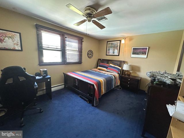 1325 DEFLAVIS CIR, Blue Bell, PA 19422