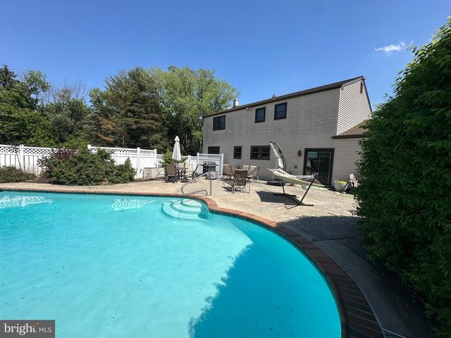 1325 DEFLAVIS CIR, Blue Bell, PA 19422