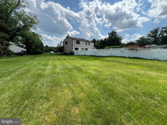 1325 DEFLAVIS CIR, Blue Bell, PA 19422