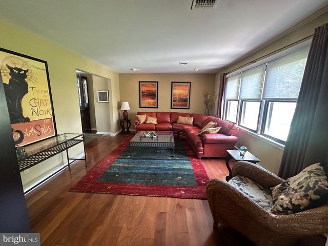 1325 DEFLAVIS CIR, Blue Bell, PA 19422