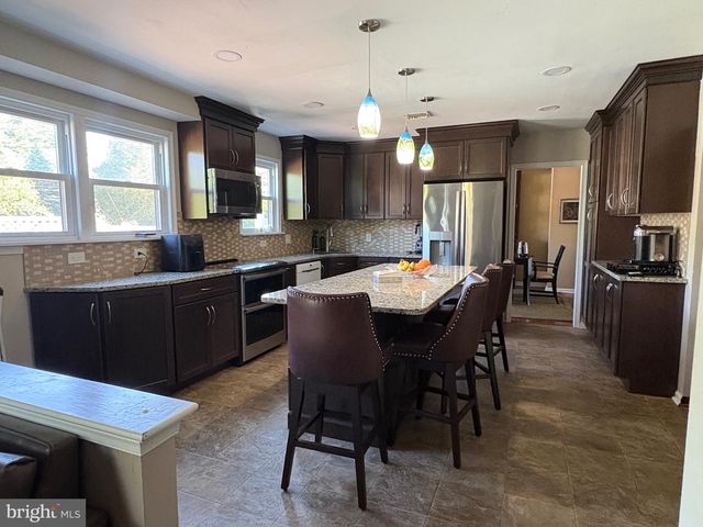 1325 DEFLAVIS CIR, Blue Bell, PA 19422
