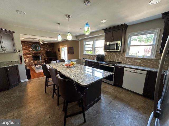 1325 DEFLAVIS CIR, Blue Bell, PA 19422