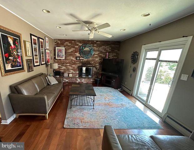 1325 DEFLAVIS CIR, Blue Bell, PA 19422