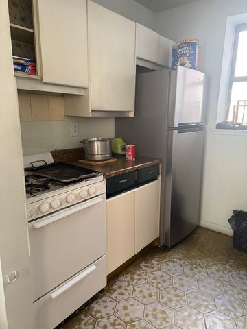 319 E 105th St Apt 6B, New York City, NY 10029