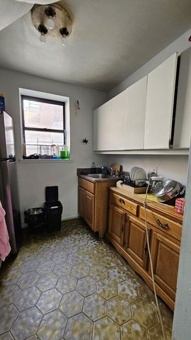 319 E 105th St Apt 6B, New York City, NY 10029