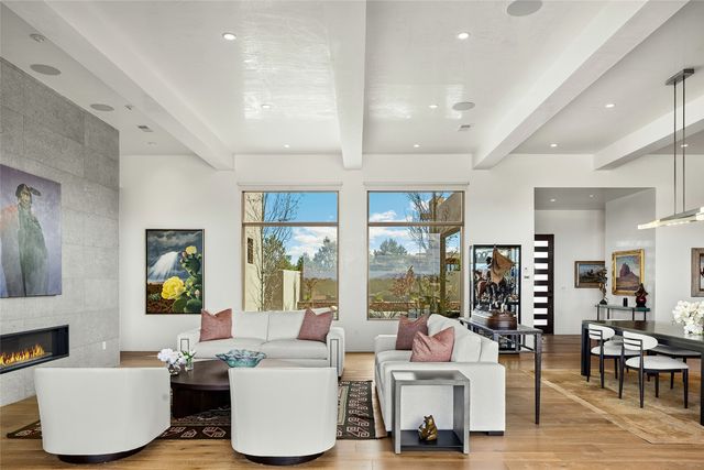 2 Via Oso, Santa Fe, NM 87506