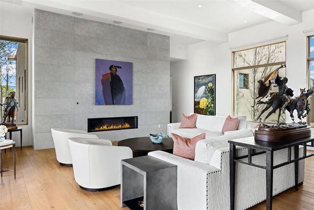 2 Via Oso, Santa Fe, NM 87506