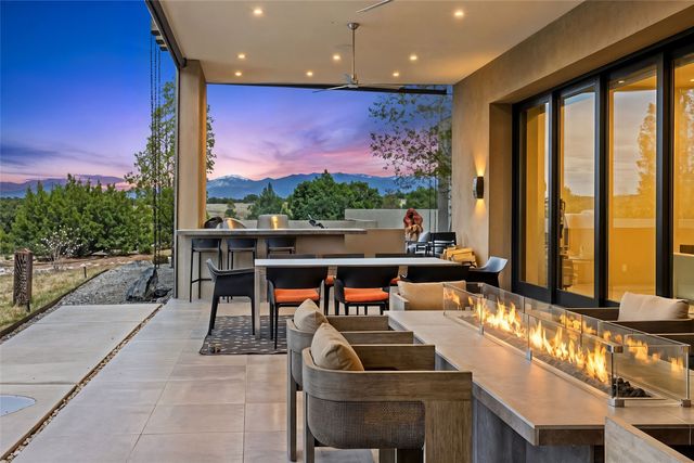 2 Via Oso, Santa Fe, NM 87506