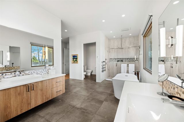 2 Via Oso, Santa Fe, NM 87506