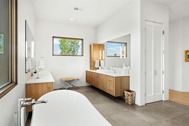 2 Via Oso, Santa Fe, NM 87506