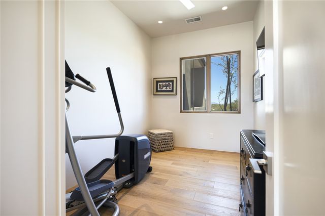 2 Via Oso, Santa Fe, NM 87506