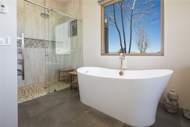 2 Via Oso, Santa Fe, NM 87506