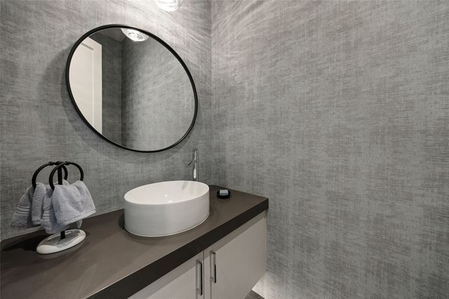 2 Via Oso, Santa Fe, NM 87506