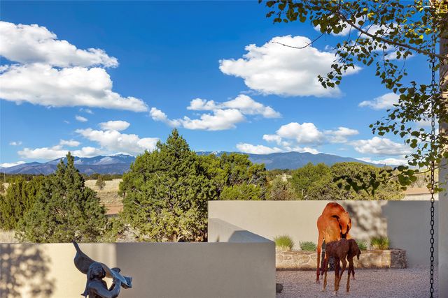 2 Via Oso, Santa Fe, NM 87506