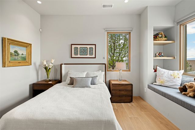 2 Via Oso, Santa Fe, NM 87506