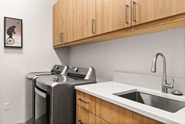2 Via Oso, Santa Fe, NM 87506