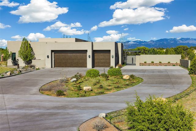 2 Via Oso, Santa Fe, NM 87506