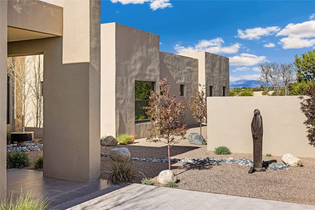 2 Via Oso, Santa Fe, NM 87506