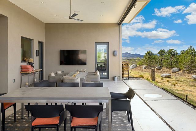 2 Via Oso, Santa Fe, NM 87506