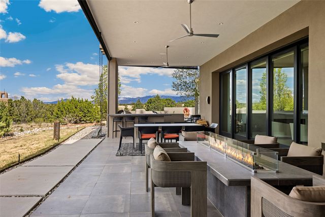 2 Via Oso, Santa Fe, NM 87506