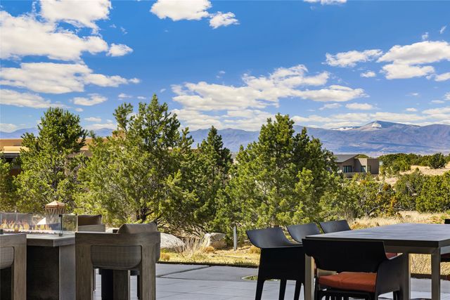2 Via Oso, Santa Fe, NM 87506