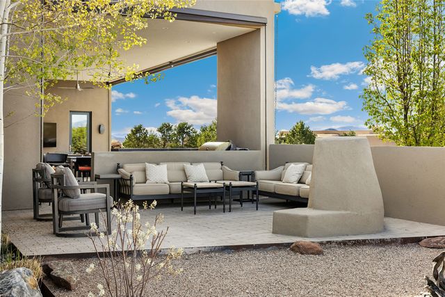 2 Via Oso, Santa Fe, NM 87506
