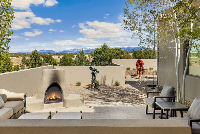 2 Via Oso, Santa Fe, NM 87506