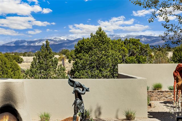 2 Via Oso, Santa Fe, NM 87506
