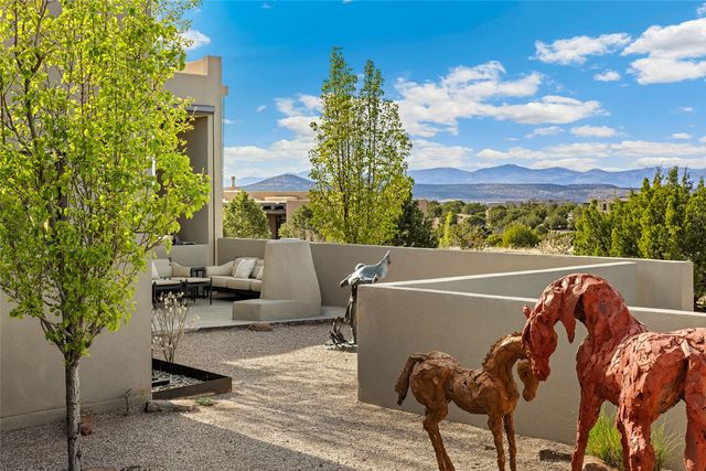 2 Via Oso, Santa Fe, NM 87506