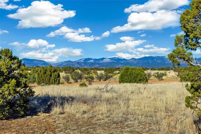 2 Via Oso, Santa Fe, NM 87506