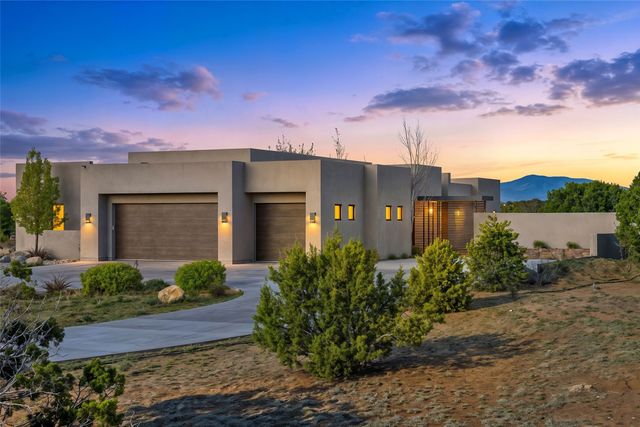 2 Via Oso, Santa Fe, NM 87506