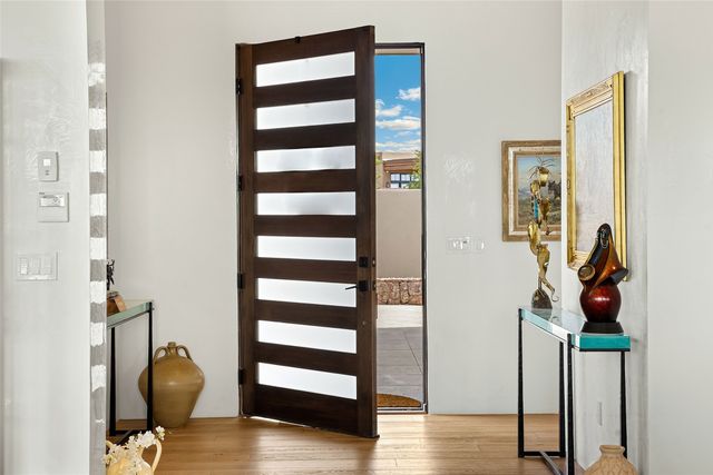 2 Via Oso, Santa Fe, NM 87506