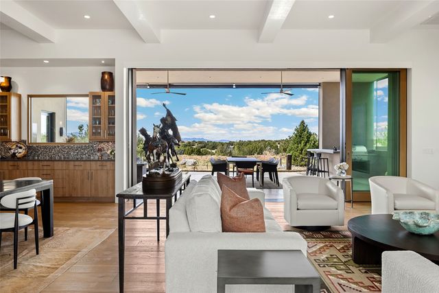 2 Via Oso, Santa Fe, NM 87506