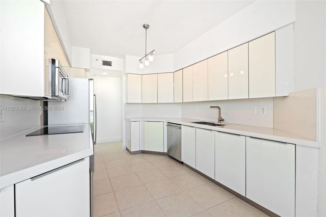 3370 Hidden Bay Drive 2102, Aventura, FL 33180
