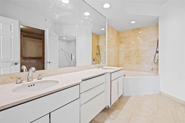 3370 Hidden Bay Drive 2102, Aventura, FL 33180