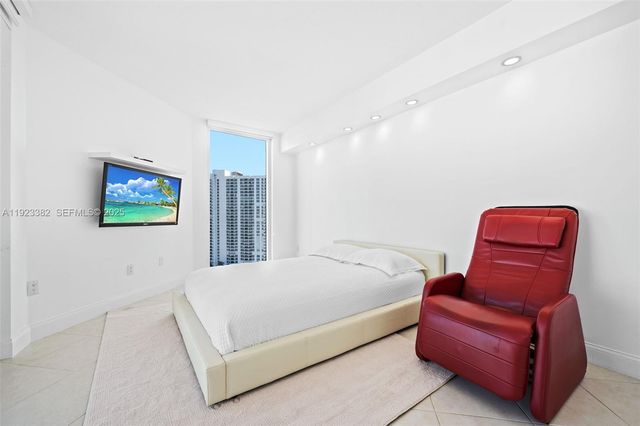 3370 Hidden Bay Drive 2102, Aventura, FL 33180