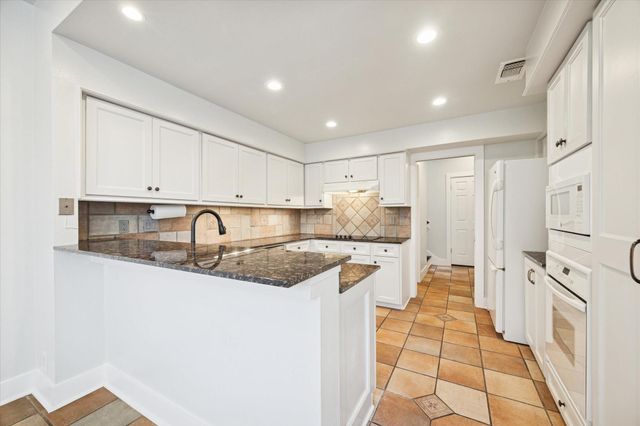 225 Litchfield Lane, Houston, TX 77024