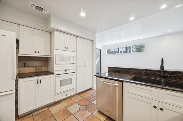 225 Litchfield Lane, Houston, TX 77024