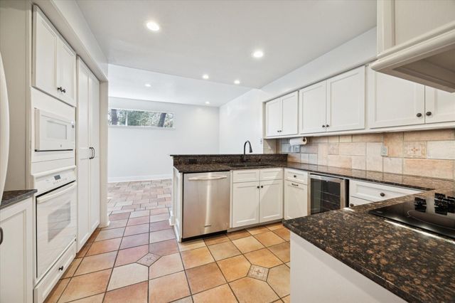 225 Litchfield Lane, Houston, TX 77024