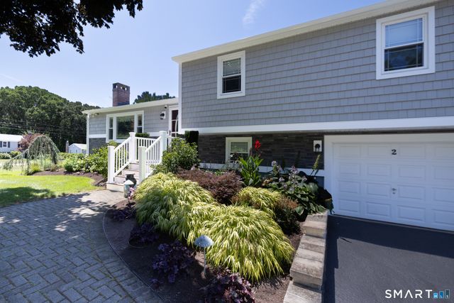 2 Woodridge Court, Southington, CT 06489